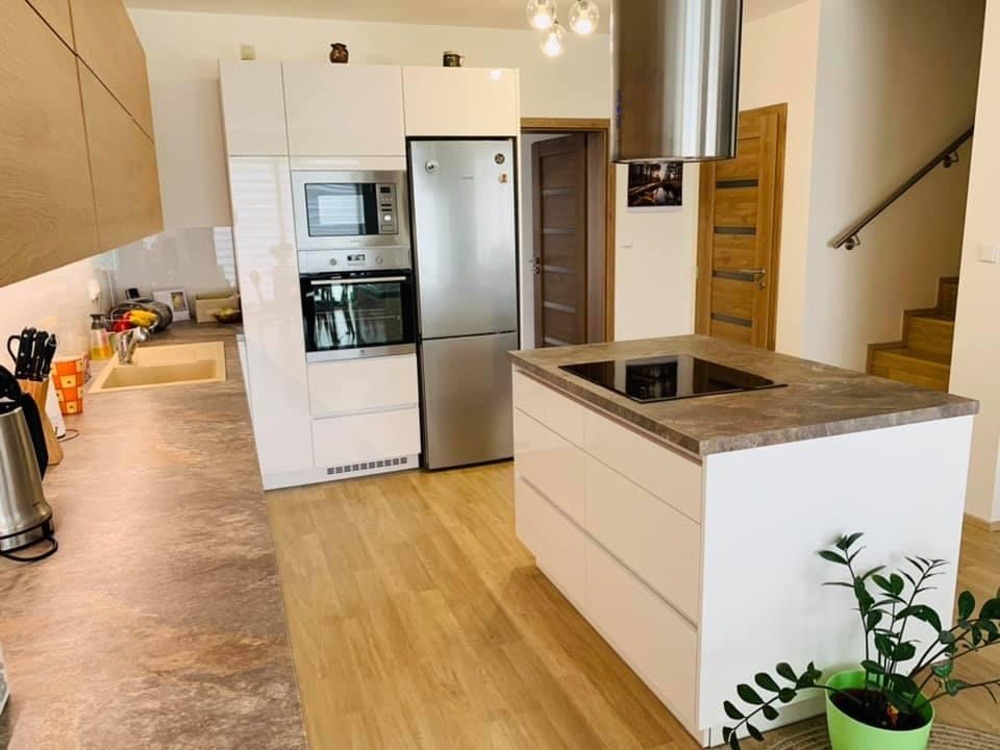 Kuchyňská linka na míru – realizace Stolařství Šindelář, Prostějov